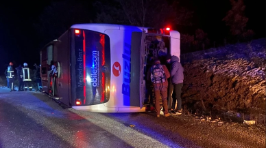Kütahya'da yolcu otobüsü devrildi: 18 yaralı
