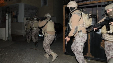 Mersin'de cep telefonu kaçakçılığına operasyon!