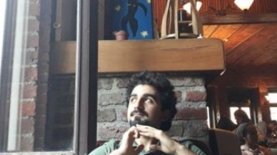 İTÜ Uzay Mühendisliği mezunuydu ancak kafede çalışıyordu. Okan Bayram intihar etti