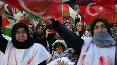 Yılın ilk gününde İstanbul’da tarihi yürüyüş!