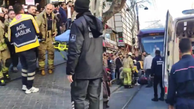 Sultanahmet'te tramvay yayaya çarptı!