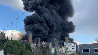 Gebze'de fabrika alevlere teslim oldu!
