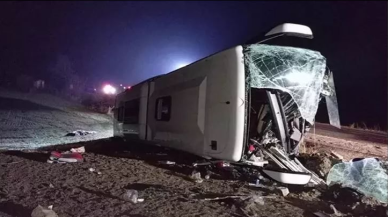 Yozgat'ta feci kaza: 1 ağır,  3'ü ağır 18 yaralı