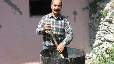 Ağaçtan topluyor kazanda kaynatıyor. Egzama kepek kalmıyor,  saçlar gürleşiyor. Kilosu 450 liraya kapışılıyor