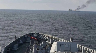 Husiler ABD gemisini füzelerle vurdu. Gemide yangın çıktı. Ölü ve yaralılar var