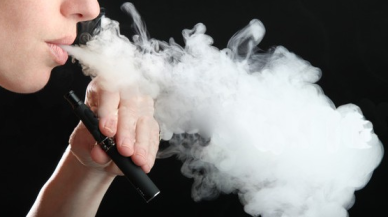 Elektronik sigara tehlikeye saçmaya devam ediyor! Kullanan gençlerin idrarında bakın ne bulundu?