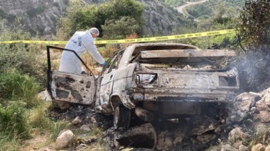 Mersin'de esrarengiz olay: Anne ve oğlu evde,  baba ise aracında yanarak ölmüş halde bulundu!