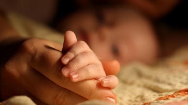 SGK duyurdu: Annelere 12 ay boyunca 11 bin lira verilecek. Başvuru şartları açıklandı