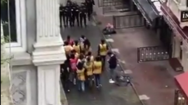 İstiklal Caddesi'nde pankart açan gruba müdahale: 15 kişilik grup gözaltına alındı