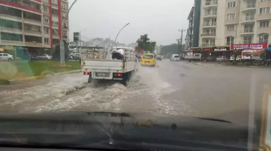 Balıkesir'de sağanak! Zor anlar yaşattı