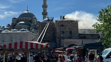 Eminönü Mısır Çarşısı'nda korkutan yangın: Çok sayıda itfaiye ekibi sevk edildi