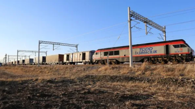 Bakan duyurdu: İlk ihracat treni dün Türkiye'den Azerbaycan'a doğru yola çıktı
