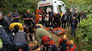 Çayeli'nde uçuruma yuvarlanan otomobilde Sefiye Ergin öldü. Emine Güven,  Havva Erdem,  Gülsüm Çiftçi yaralı