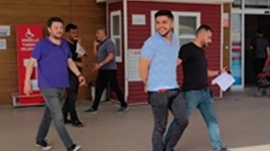 Evli olan ablasını evde başka bir erkekle yakaladı bakın ne yaptı