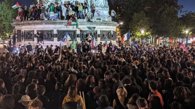Fransa uyumadı. Halk sokağa çıktı protesto etti