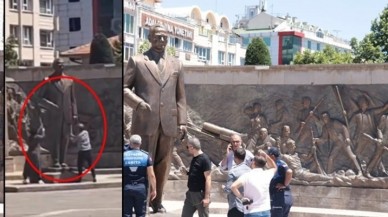 Kayseri'de büyük alçaklık. Atatürk anıtına baltalarla saldırdılar