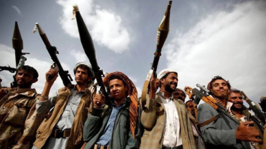 Yemen'de Husiler biri ABD'ye ait 2 dev gemiyi füzelerle vurdular!