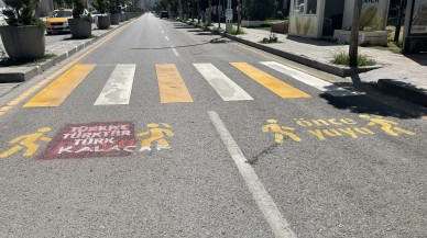 Van'da Kürtçe yazılan trafik kurallarının üzerine 'Türkiye Türk’tür,  Türk kalacak' yazıldı