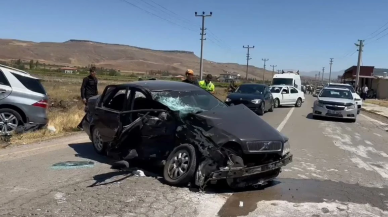 Aksaray’da cip ve otomobil çarpıştı: 1’i ağır 4 yaralı