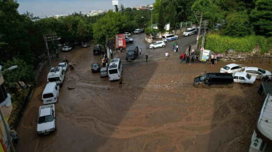 Bursa'da şiddetli yağış hayatı olumsuz etkiledi!