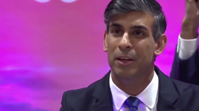 İngiltere'de 14 yılın ardından büyük değişim:  Rishi Sunak özür diledi