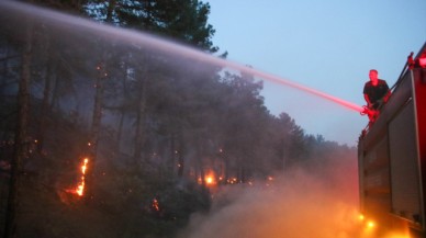 3 ilimizde alevler dinmiyor: Evler tahliye edildi