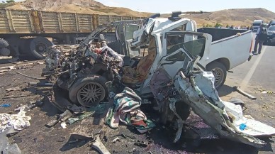 Batman'da korkunç kaza: Medeni İba,  Remziye İba,  Mensure Güler,  Nesliha İba öldü