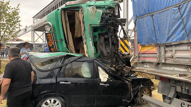 Afyonkarahisar'da 9 araç birbirine girdi: Halil Güleç ve Kevser Şahin öldü. 12 yaralı var