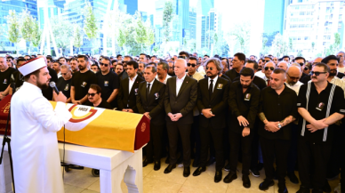 Aydemir Akbaş son yolculuğuna uğurlandı!