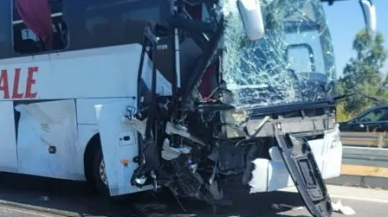 Aydın'da feci kaza! Yolcu otobüsü,  iş makinesine çarptı: 1'i ağır 8 yaralı