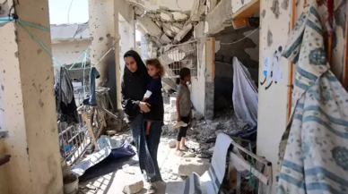 İsrail Filistin'de  iki okulu vurdu: 15 ölü,  30 yaralı