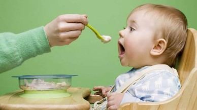 Anneler babalar dikkat! Bu yiyeceği asla bebeğinize yedirmeyin!