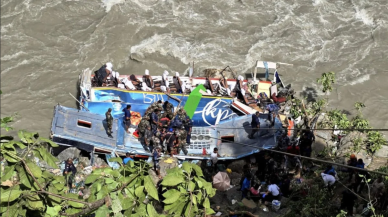 Nepal’de feci otobüs kazası: Marsyangdi Nehri’ne düşen araçta 27 kişi öldü!