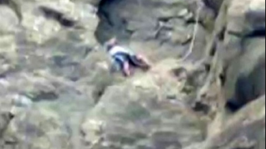 Sivas'ta kayalıklarda mahsur kaldı: 68 yaşındaki adam kurtarıldı!