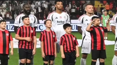 Beşiktaş'ın yıldız oyuncusu sakatlanarak sahayı bıraktı!