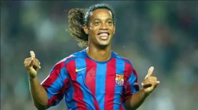 Ronaldinho sahalara geri dönüyor!