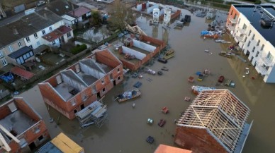 Fransa'da sel felaketi: Evler ve araçlar sular altında kaldı