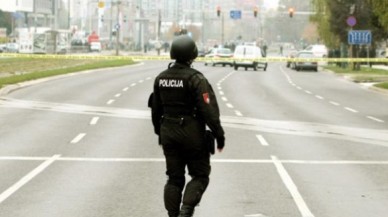 Bosna Hersek'te 14 yaşındaki çocuk polise bıçakla saldırdı