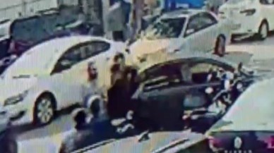 Avcılar'da bıçaklı yol verme kavgası büyüdü: 3 yaralı