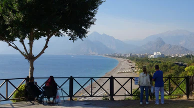 Antalya’da deniz suyu sıcaklığı,  hava sıcaklığını yakaladı