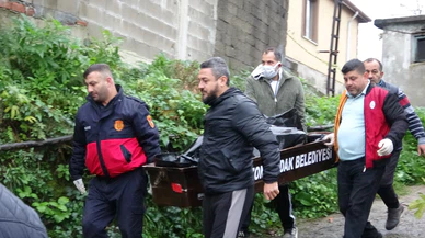 Yaşlı adam yalnız yaşadığı evde yanarak öldü