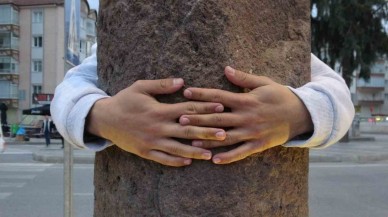 Roma Tarihi "Kucaklama Taşı" Dilek Dileyenlerin Uğrak Noktası Oldu