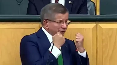 Davutoğlu,  kürsüde konuşurken hüngür hüngür ağladı