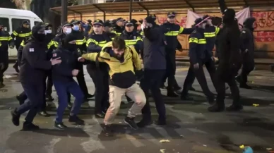 Tiflis'te gerginlik: Seçim sonuçlarını protesto eden göstericilere polis müdahalesi