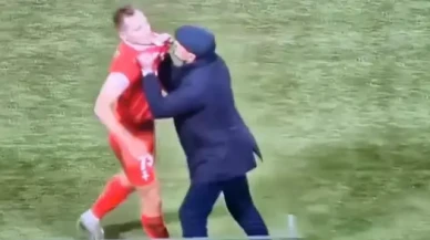 Teknik direktör kırmızı kart sonrası oyuncusuna saldırdı!