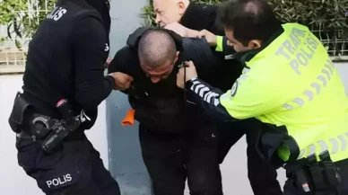 Film sahnelerini aratmayan olay! 'Yarın kıyamet kopacak' dedi,  minibüs çaldı