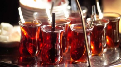 Çay suyuna bir parça atmak yetiyor! Hem lezzet katıyor hem saatlerce bayatlamıyor