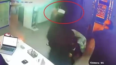 Diş hekimine d.ehşeti yaşattı,  bir anda omzuna sapladı