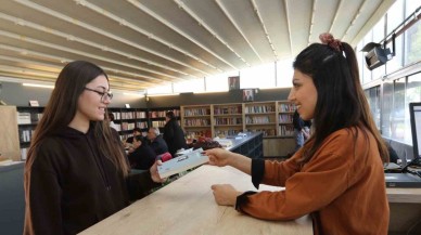 Kitapseverler İçin Anlamlı Proje!