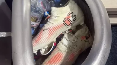 Yıldız futbolcudan özür: Kramponlarını çöpe attı